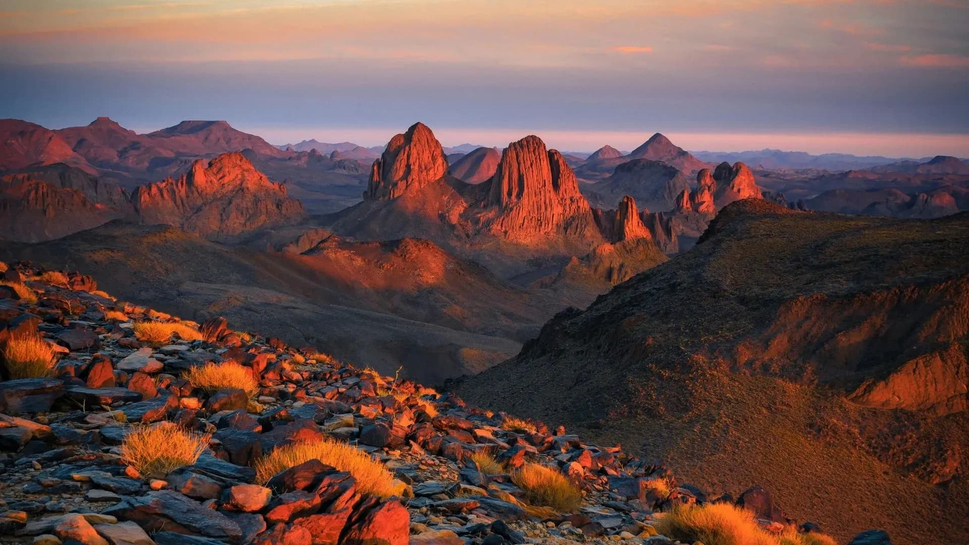 alt="lever du jour sur les hauteurs de Assekrem Tamanrasset"