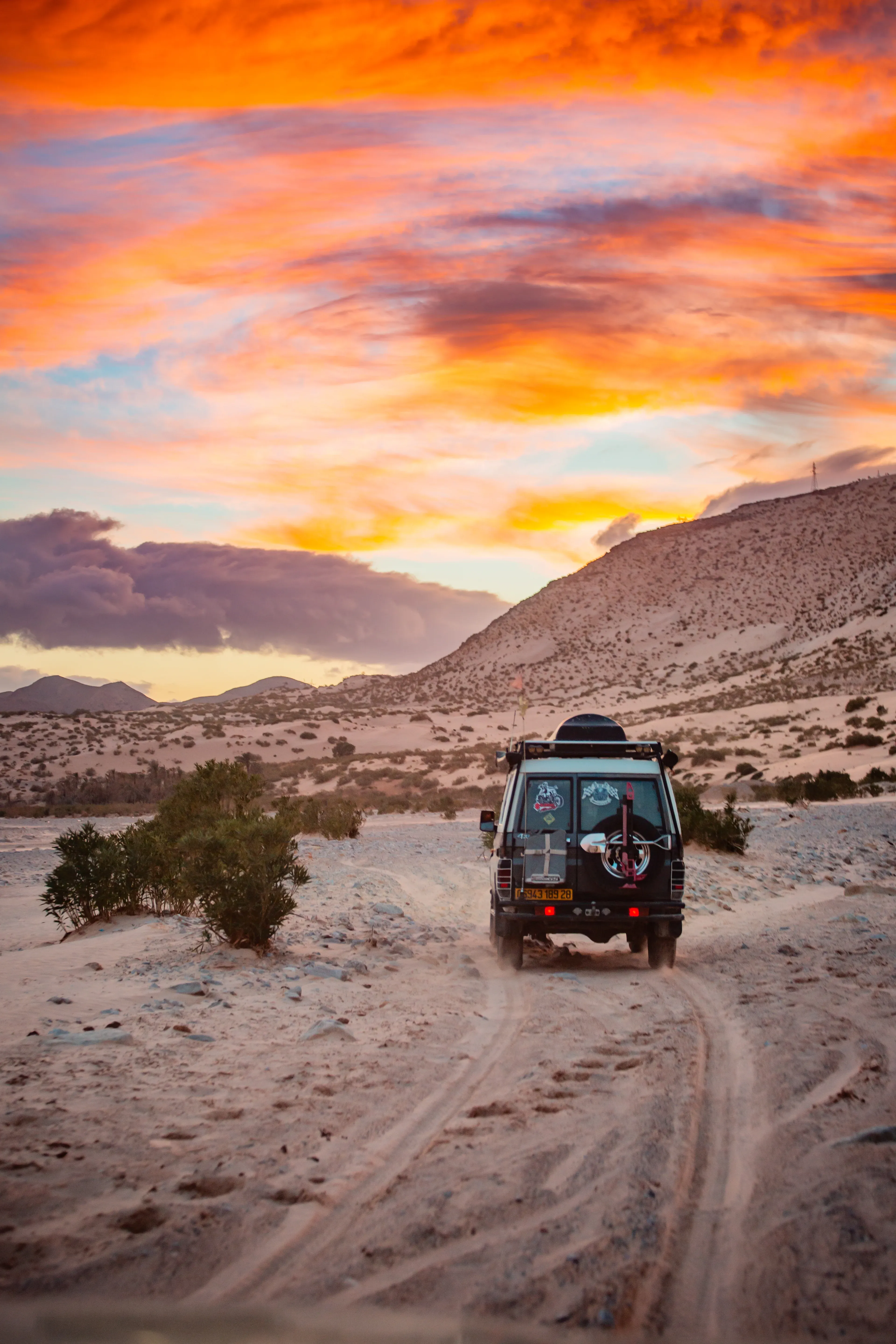 4x4 vehicle driving through the Algerian desert